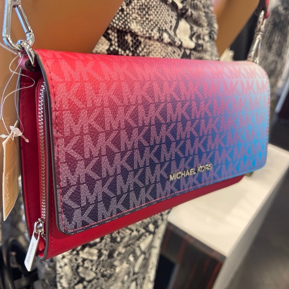 MICHAEL KORS Jet Set Large Ombré Signature Logo Crossbody Bag
Dark Raspberry - Picture 8 of 16